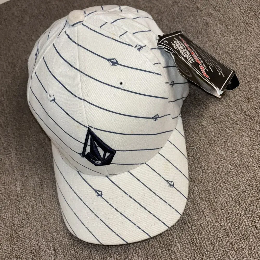 Y2K Volcom 2001 Baseball Hat Fitted S/M AOP White NWT